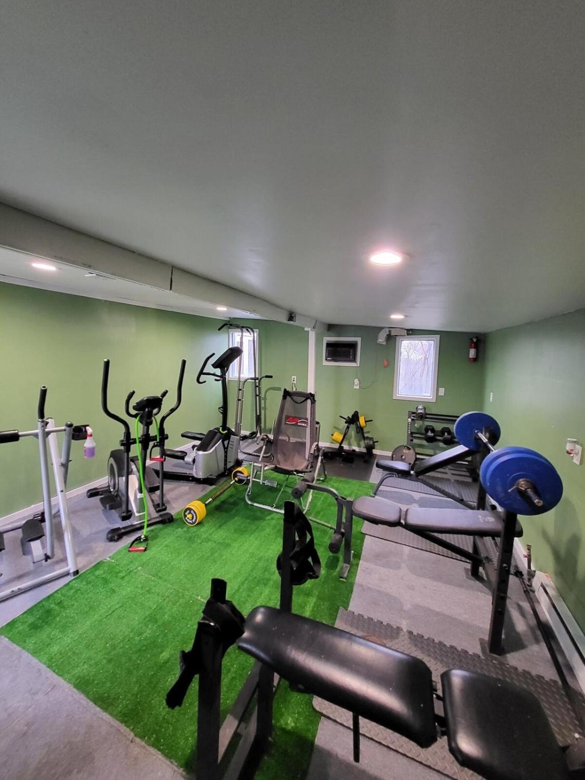 Adorable Crown Royal Presidential Suite Fitness Rm Cleveland Exterior photo